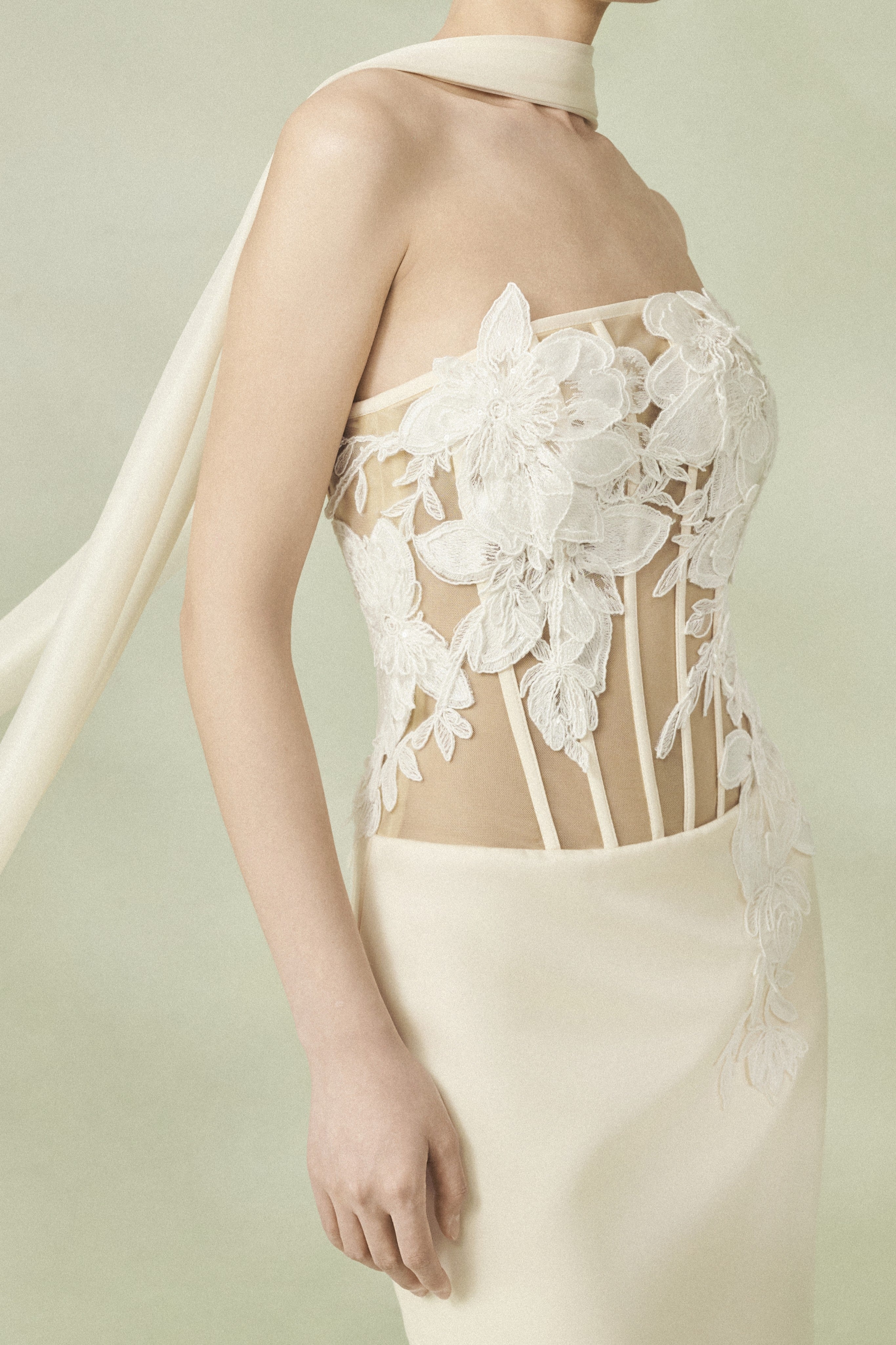 Đầm Dạ Hội ÉCLIPSE Đính Hoa Tinh Tế - Ivory
