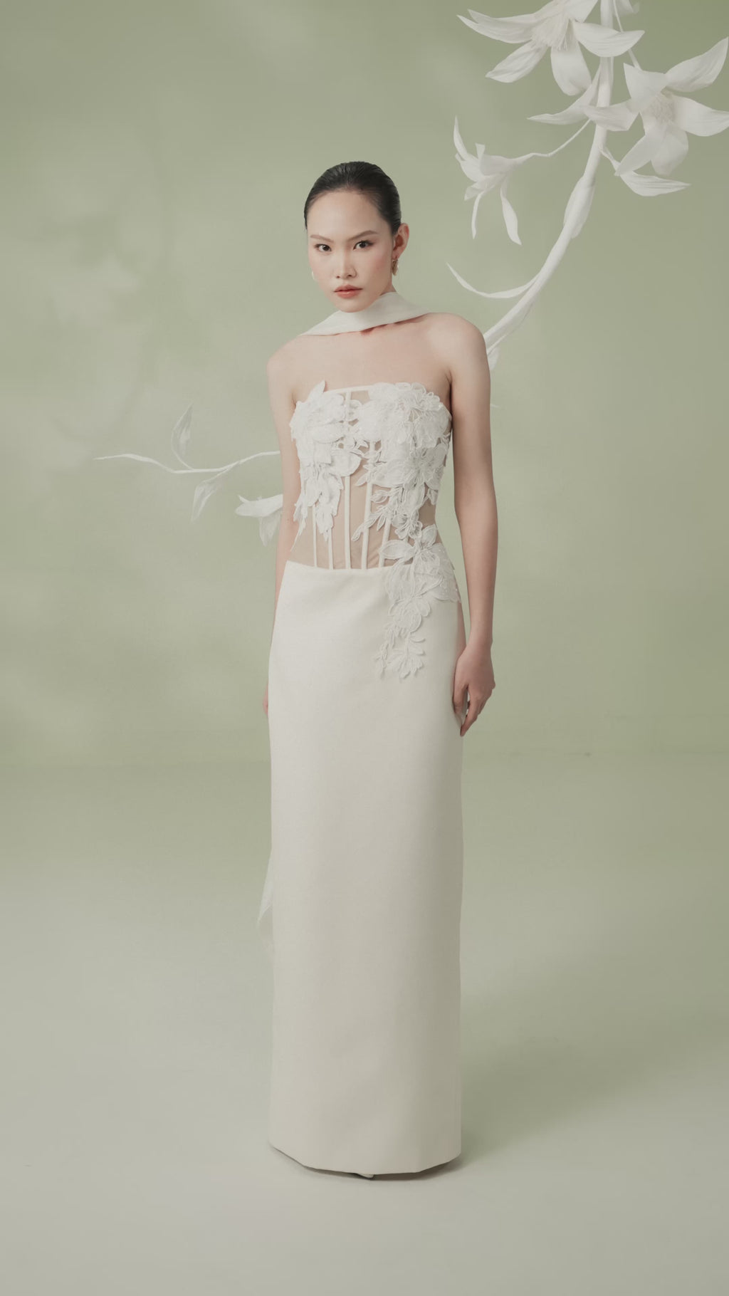 Đầm Dạ Hội ÉCLIPSE Đính Hoa Tinh Tế - Ivory